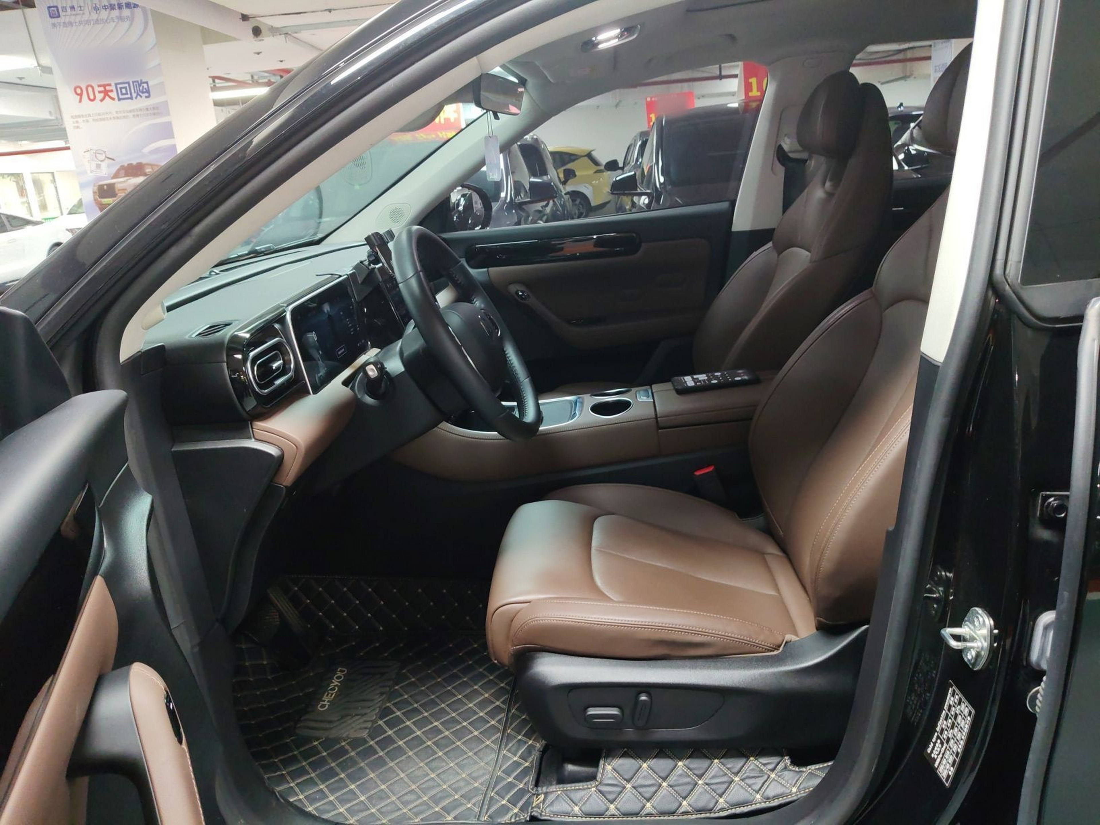 المقاعد الأمامية داخل السيارة