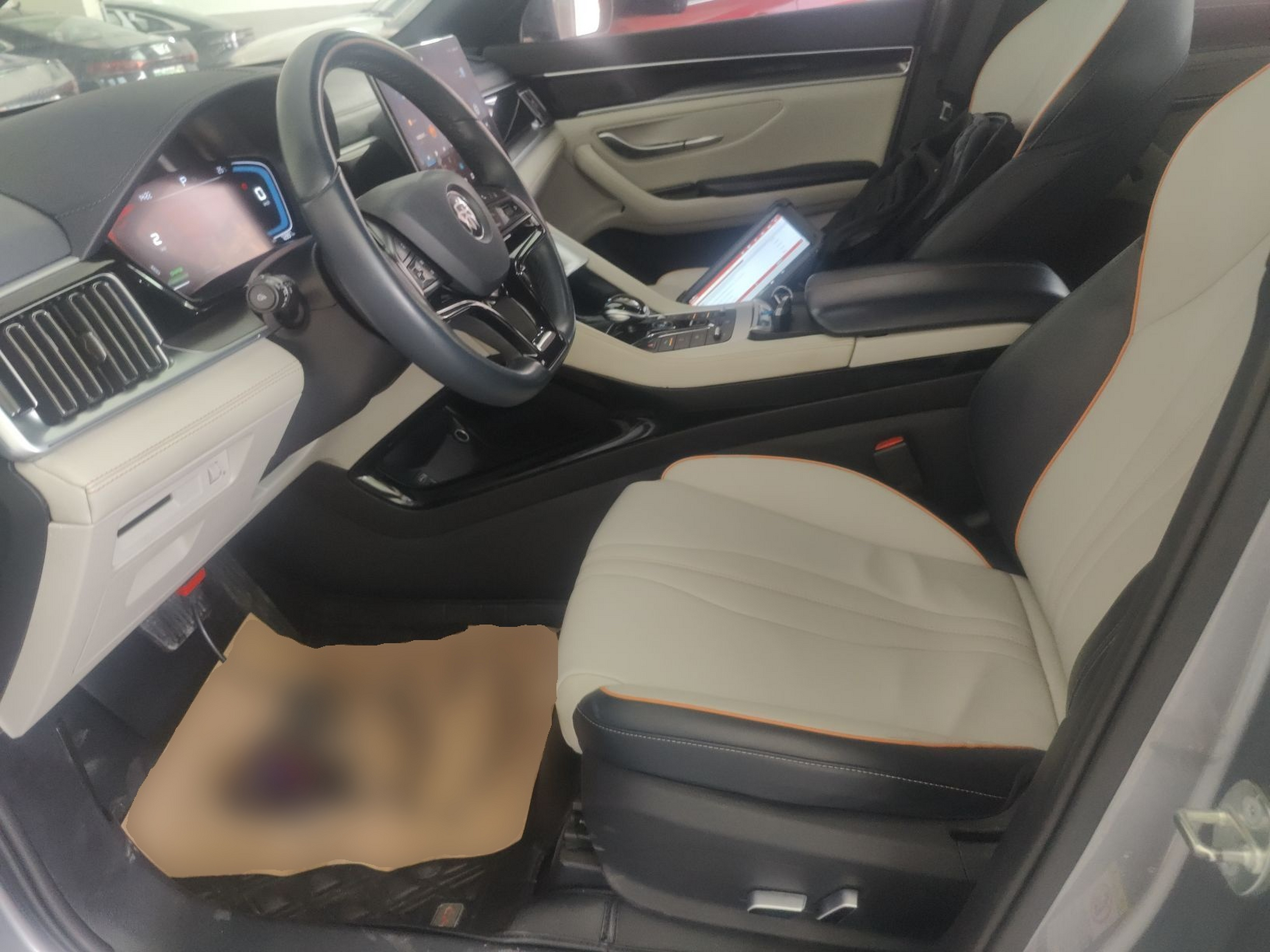 المقاعد الأمامية داخل السيارة