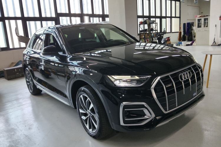 Used Audi Q5L 2022 Updated Version 40T Luxury Elegant Edition Front Right 45 Deg