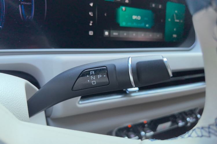 Used ORA Good Cat 2023 401 km Standard Range Luxury Version Lithium Iron Phosphate Gear Lever
