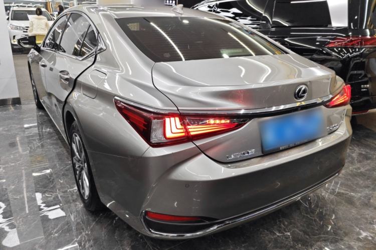 Used Lexus ES 2022 200 Excellence Edition
