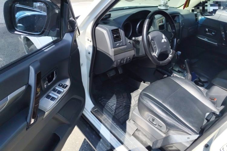 Used Mitsubishi Pajero 2018 3.0L Automatic Standard Edition Driver Seat