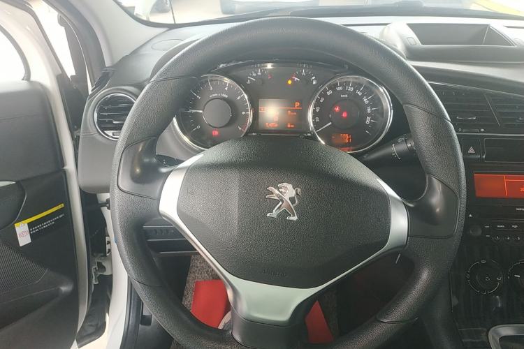 Used Peugeot 3008 2015 2.0L Automatic Classic Edition Steering Wheel