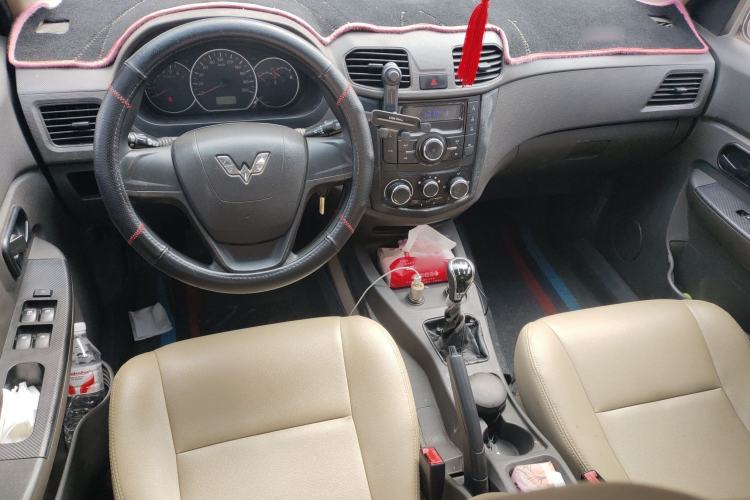 Used Wuling Hongguang 2014 1.5L S Standard Version Center Console