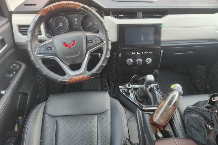 Used Wuling Zhengcheng 2021 1.5T Manual Luxury Version Center Console