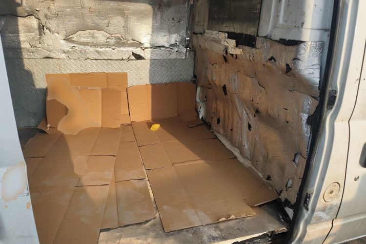 Used SAIC MAXUS Xintu V80 2021 2.0T Manual Classic City Delivery King Long Wheelbase High Roof 3 Seats
