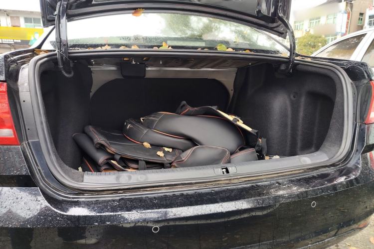 Used Volkswagen Lavida 2015 1.6L Manual Fashion Edition
