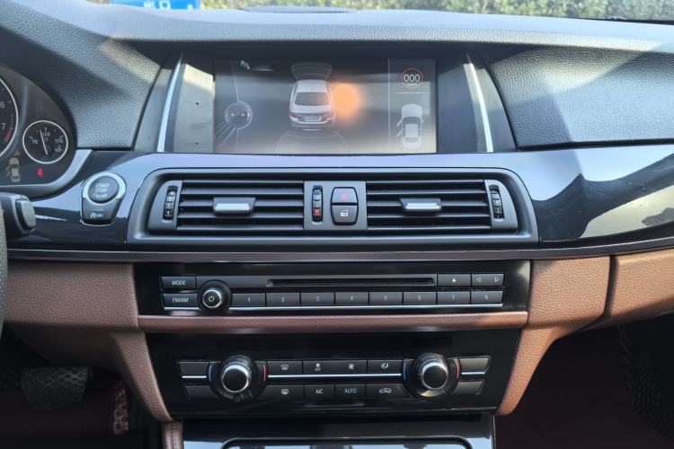 Used BMW 5 Series 2014 520Li Elegant Model
