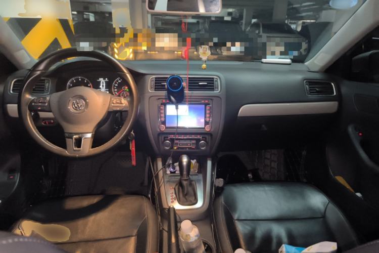 Used Volkswagen Sagitar 2014 Revised Version 1.4TSI Automatic Luxury Edition Center Console