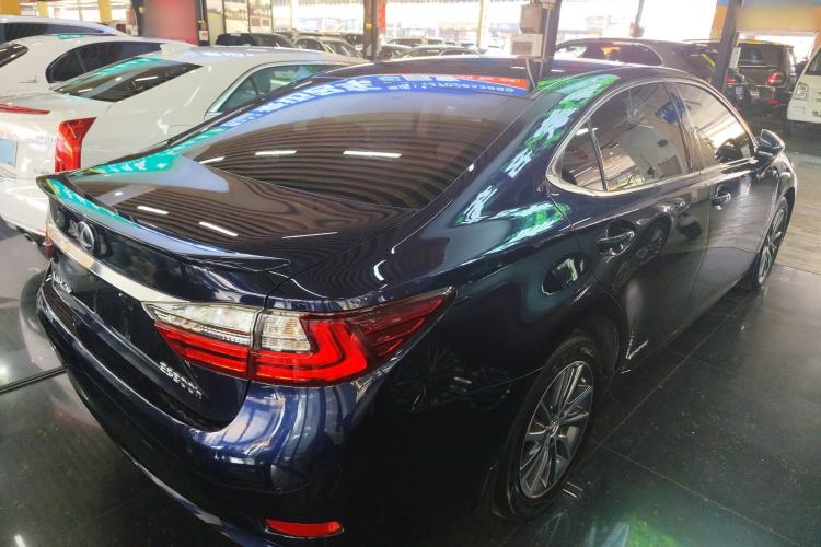 Used Lexus ES 2015 300h Comfort Edition
