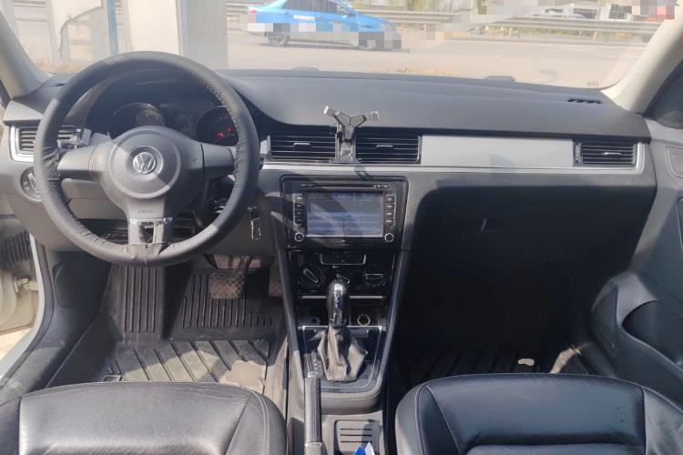 Used Volkswagen Bora 2013 1.6L Automatic Comfort Model Center Console