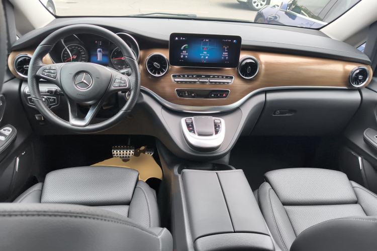 Used Mercedes-Benz V-Class 2022 V 260 L Long Wheelbase Prestige Edition Center Console