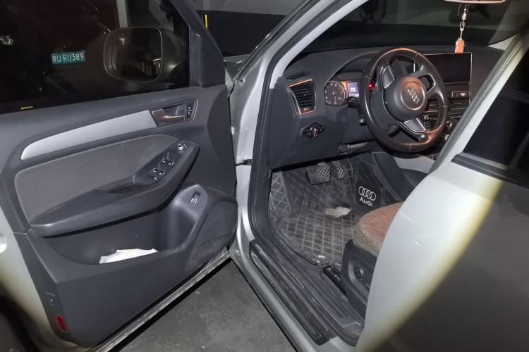 Used Audi Q5 2015 40 TFSI Trendy Edition Driver Seat