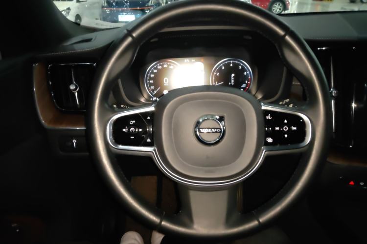 Used Volvo XC60 2021 T5 4x4 Smart Luxury Edition