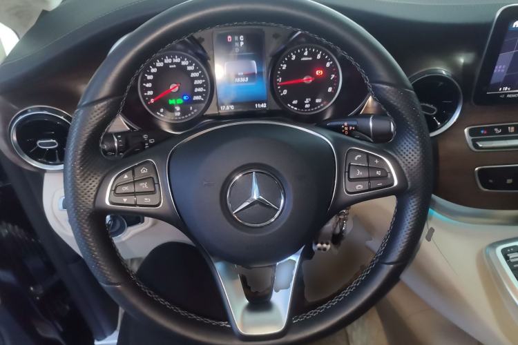 Used Mercedes-Benz V-Class 2021 V 260 Prestige Edition Steering Wheel