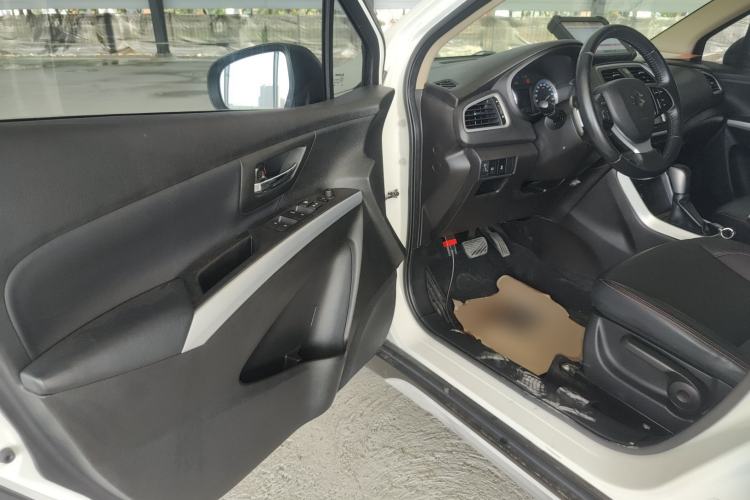 Used Suzuki S-Cross 2015 1.6L CVT Two-Wheel Drive Elite Version Driver Seat