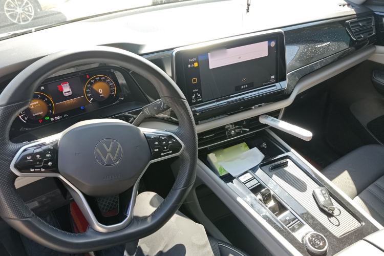 Used Volkswagen Teramont 2021 530 V6 Four-Wheel Drive Prestige Luxury Edition Center Console