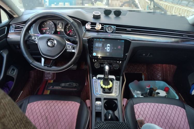 Used Volkswagen Magotan 2017 330TSI DSG Luxury Model Center Console