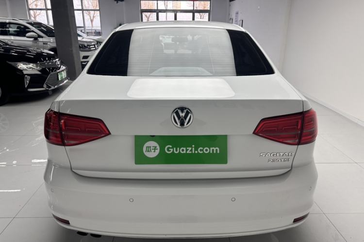 Used Volkswagen Sagitar 2015 230TSI Automatic Comfort Version
