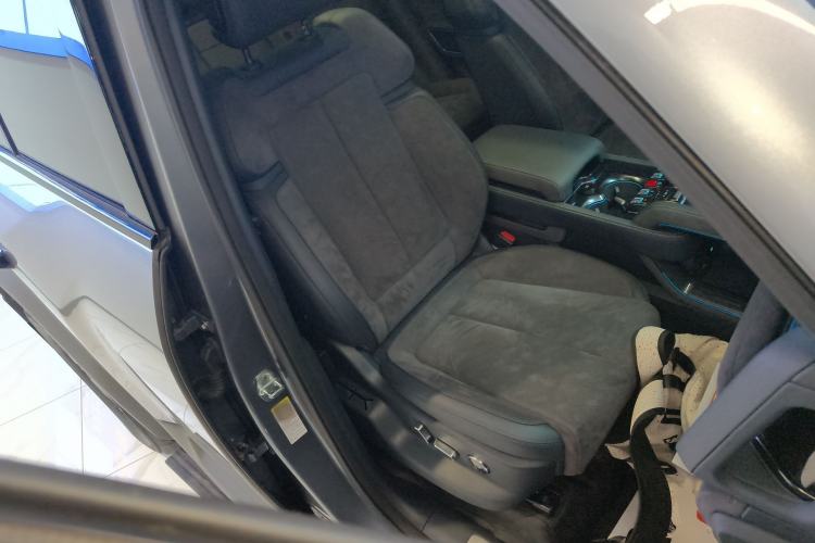 Used Formula Leopard 5 2023 Cloud Ride Flagship Edition Right Front Seat