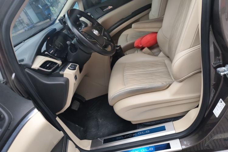 Used Buick GL8 2023 Facelifted Land Cruiser Executive Luxury Version
