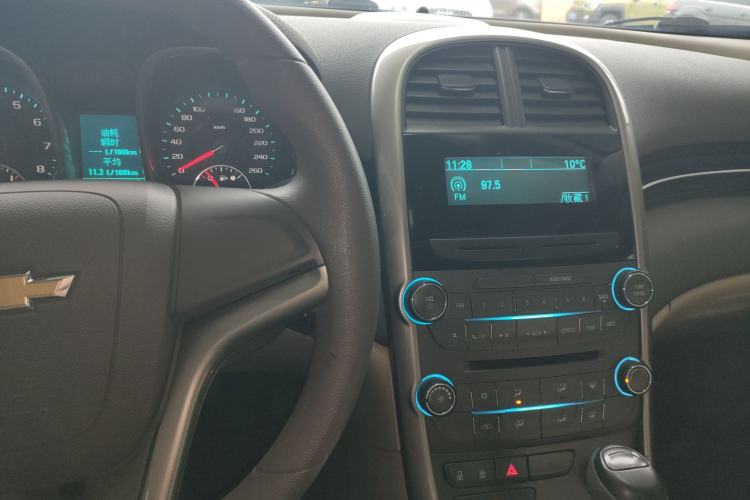 Used Chevrolet Malibu 2014 2.0L Automatic Comfort Edition Center Console