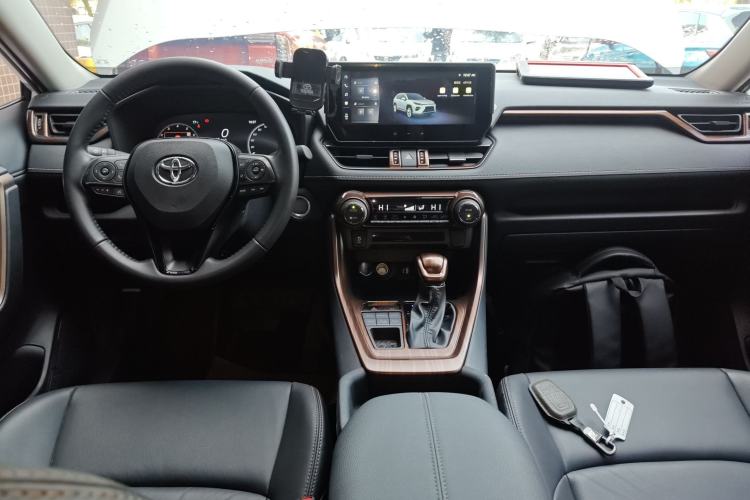 Used Toyota Wildlander 2024 2.0L CVT 4x4 Luxury PLUS Edition Center Console