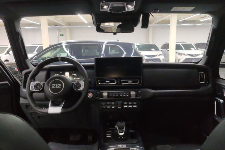 Used 212 T01 2024 2.0T Explorer
