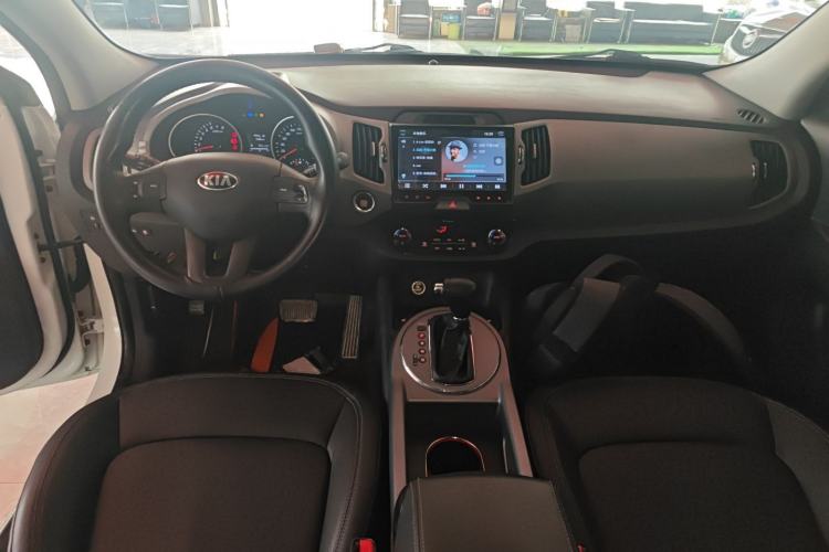 Used Kia Sportage R 2016 2.0L Automatic Two-Wheel Drive DLX Center Console