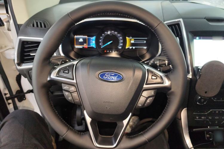 Used Ford Edge 2018 EcoBoost 245 Two-Wheel-Drive Titanium 7-Seater China V Standard Steering Wheel