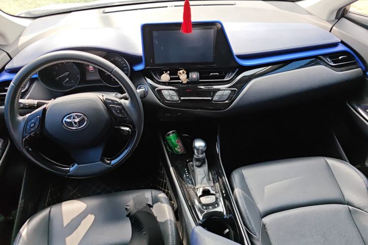 Used Toyota C-HR 2021 2.0L Luxury Edition Center Console