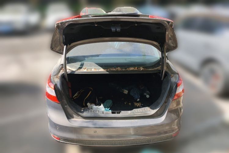 Used Ford Focus 2012 Sedan 1.6L Manual Comfort Model Trunk