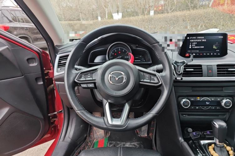 Used Mazda 3 Axela 2017 Sedan 2.0L Automatic Flagship Model China V Standard Steering Wheel