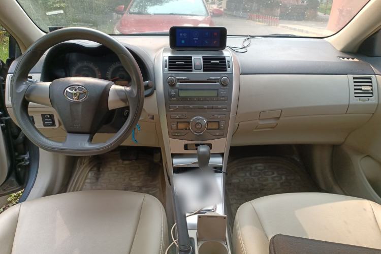 Used Toyota Corolla 2011 1.8L CVT GL-i Center Console