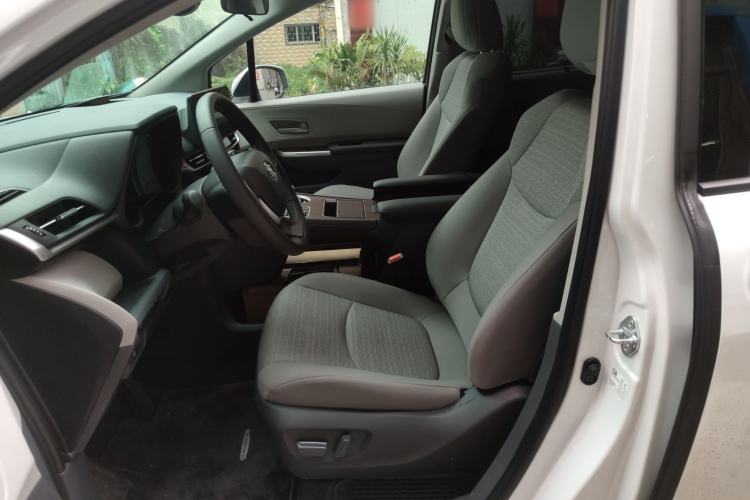 Used Toyota Sienna 2026 Model 2.5L Dual-Engine Two-Wheel-Drive Comfort Edition