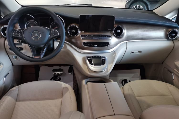 Used Mercedes-Benz V-Class 2020 V 260 L Long-wheelbase Luxury Edition Center Console