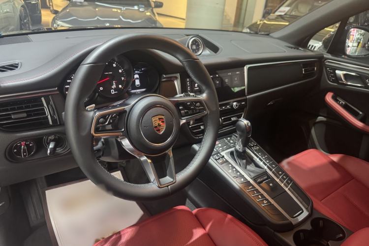 Used Porsche Macan 2018 Macan 2.0T Interior 2