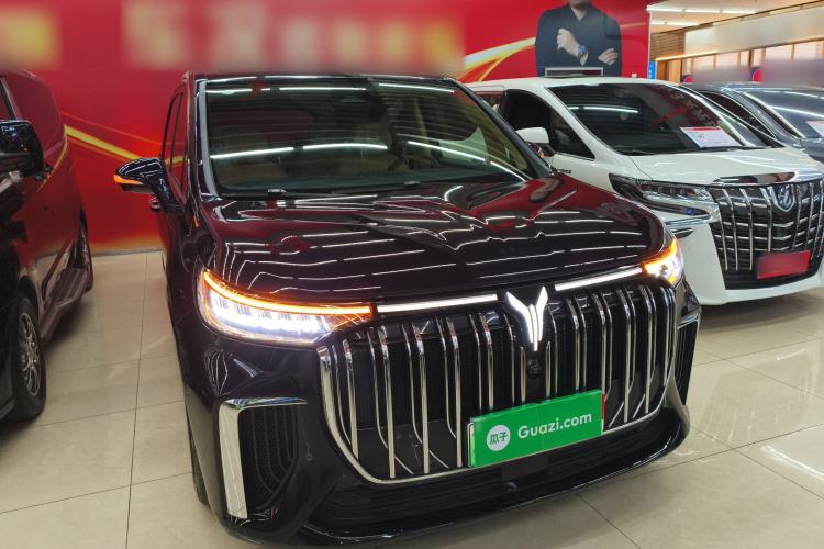 Used VOYAH Dream 2024 PHEV Ultra-Long Range Flagship Edition Front Right 45 Deg