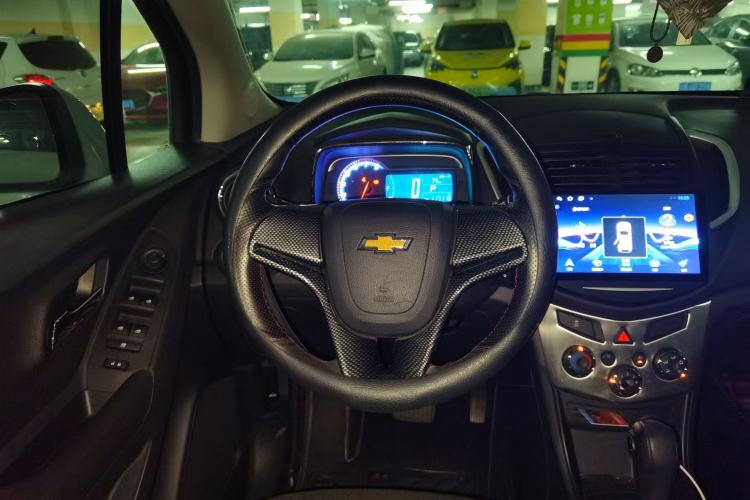 Used Chevrolet Trax 2016 1.4T Automatic Two-Wheel Drive Comfort Version with Sunroof Steering Wheel