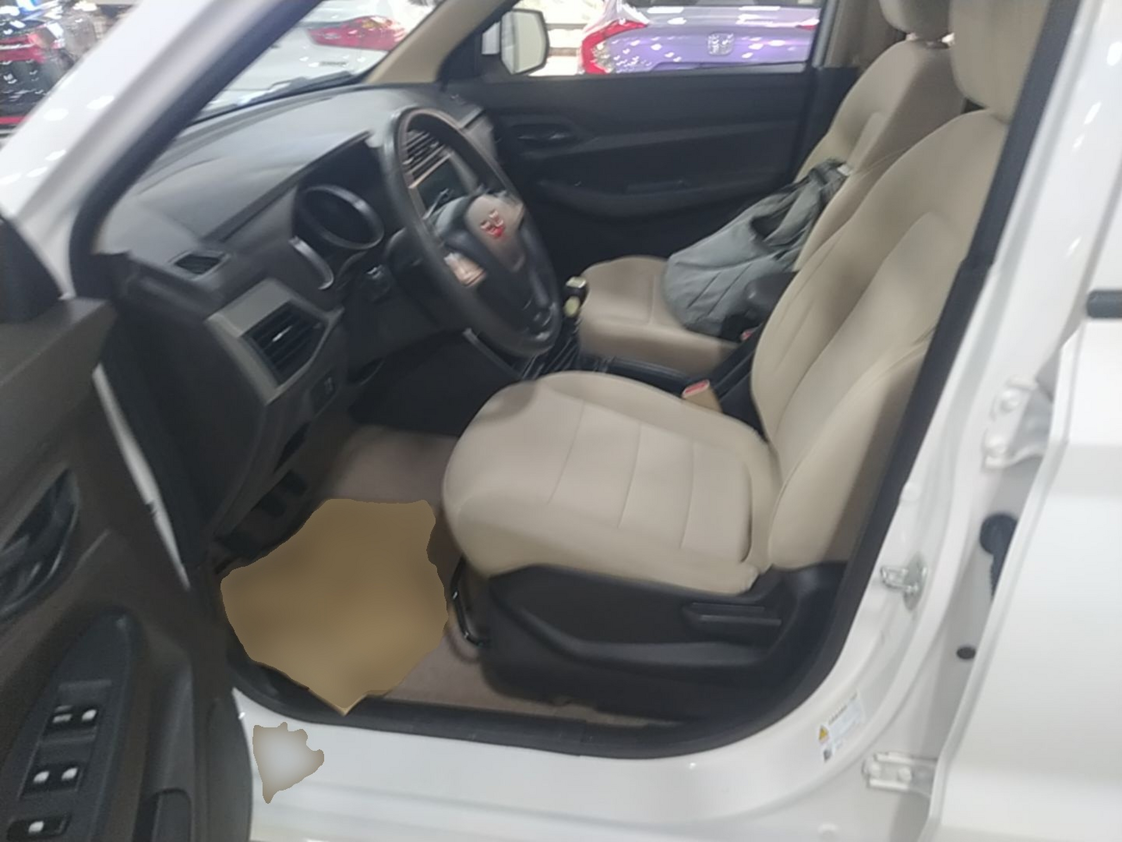 المقاعد الأمامية داخل السيارة