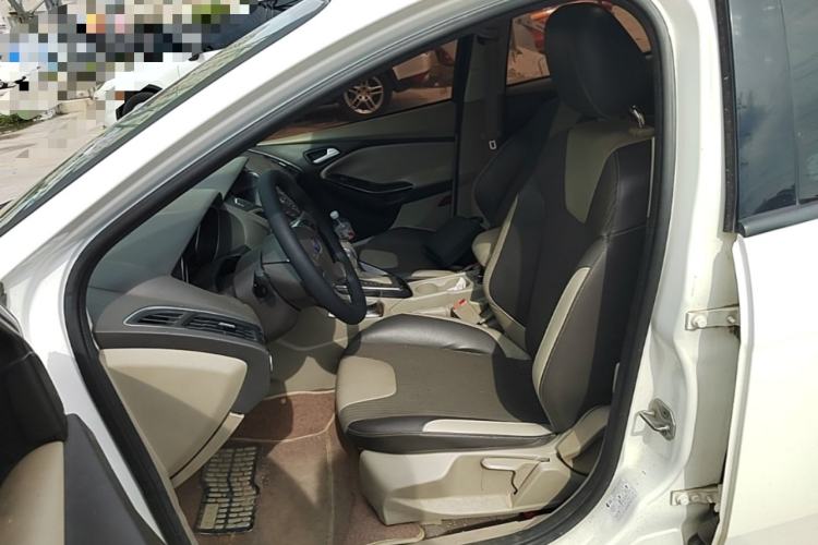 Used Ford Focus 2012 Sedan 1.6L Automatic Fashion Edition
