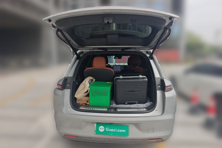 Used Li Auto L8 2023 Pro Model
