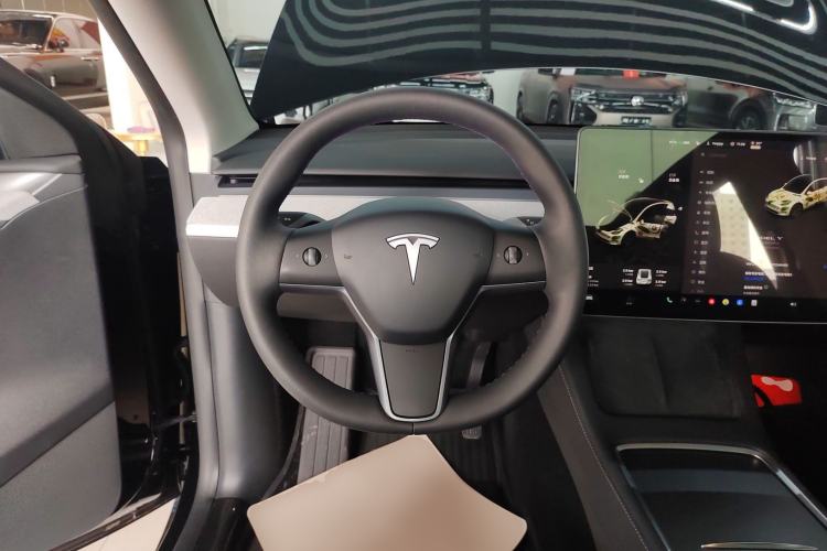 Used Tesla Model Y 2023 Long-Range All-Wheel-Drive Version Steering Wheel