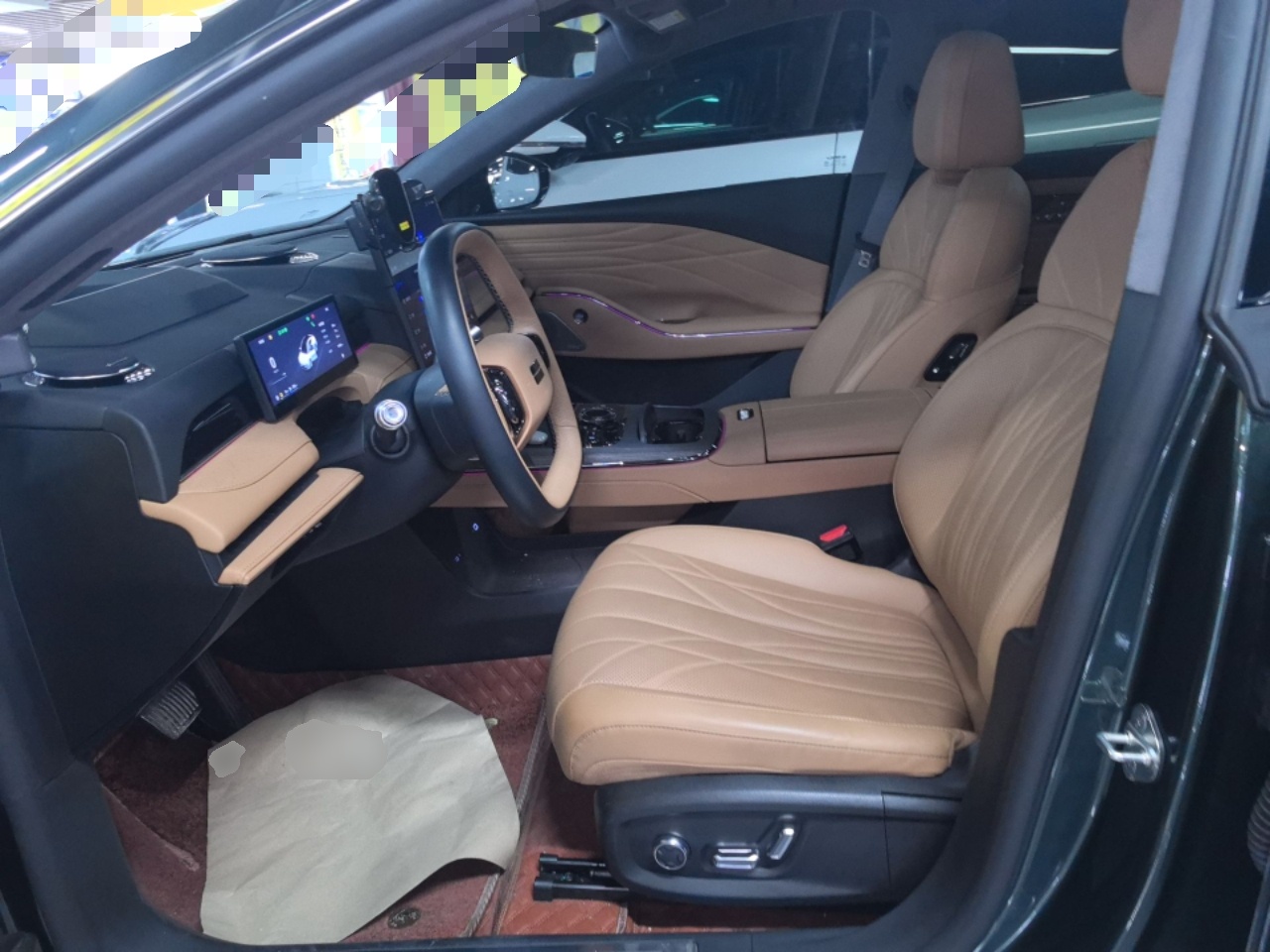 المقاعد الأمامية داخل السيارة