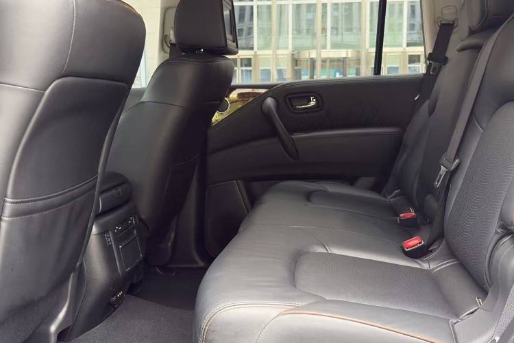 Used Nissan Patrol 2018 5.6L Standard Version Interior 5