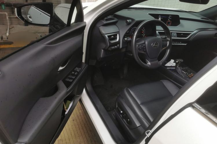 Used Lexus UX 2020 260h Explore-Cool Edition
