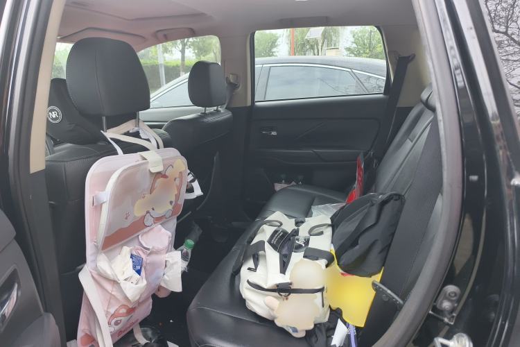 Used Mitsubishi Outlander 2016 2.4L 4x4 Luxury Edition 7-Seater
