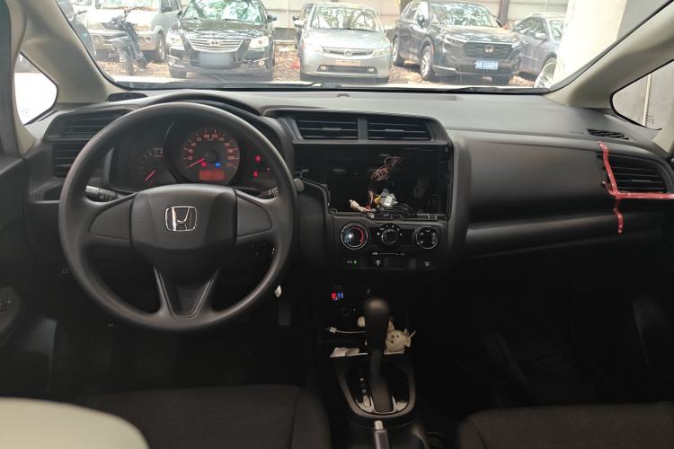 Used Honda Fit 2014 1.5L LX CVT Comfort Model Center Console