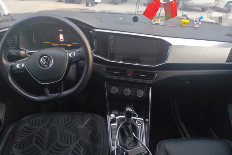 Used Volkswagen Tayron 2021 330TSI Two-Wheel Drive 30th Anniversary Edition Center Console