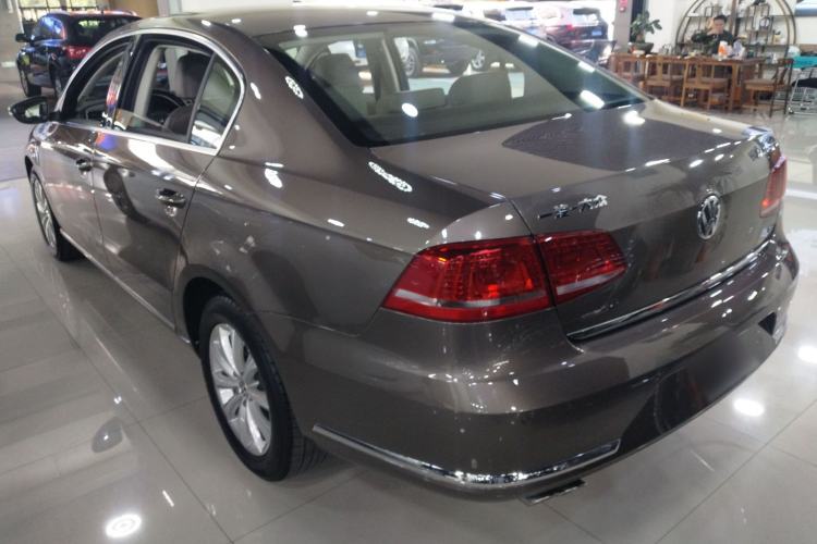 Used Volkswagen Magotan 2015 Facelift 1.8TSI Luxury Model Rear Left 45 Deg